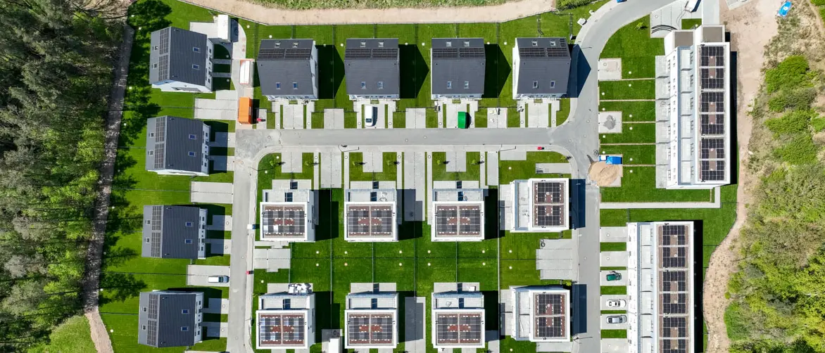 Neubauprojekt Drohnenaufnahme Burgthann Drohnenaufnahme eines Wohngebiets mit Doppelhaushälften und Reihenhäusern