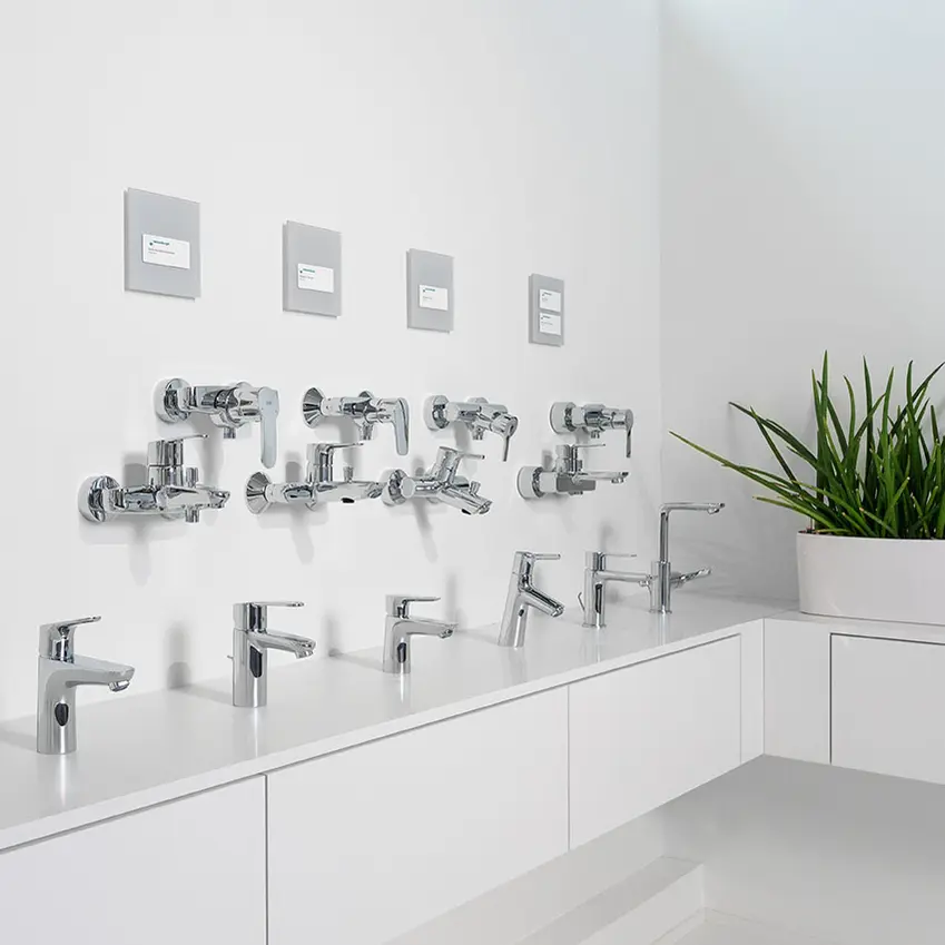 Bemusterungszentrum-baustein-Wasserhaehne weisenburger-Bemusterungsparcours, Armaturen und Wasserhaehne