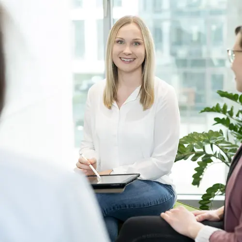 Kalkulator bei weisenburger Kalkulatorin mit iPad bei weisenburger