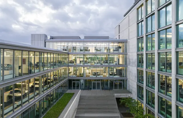 Innenhof © HGEsch Ansicht des Innenhofs der weisenburger Zentrale in Richtung des Ostflügels