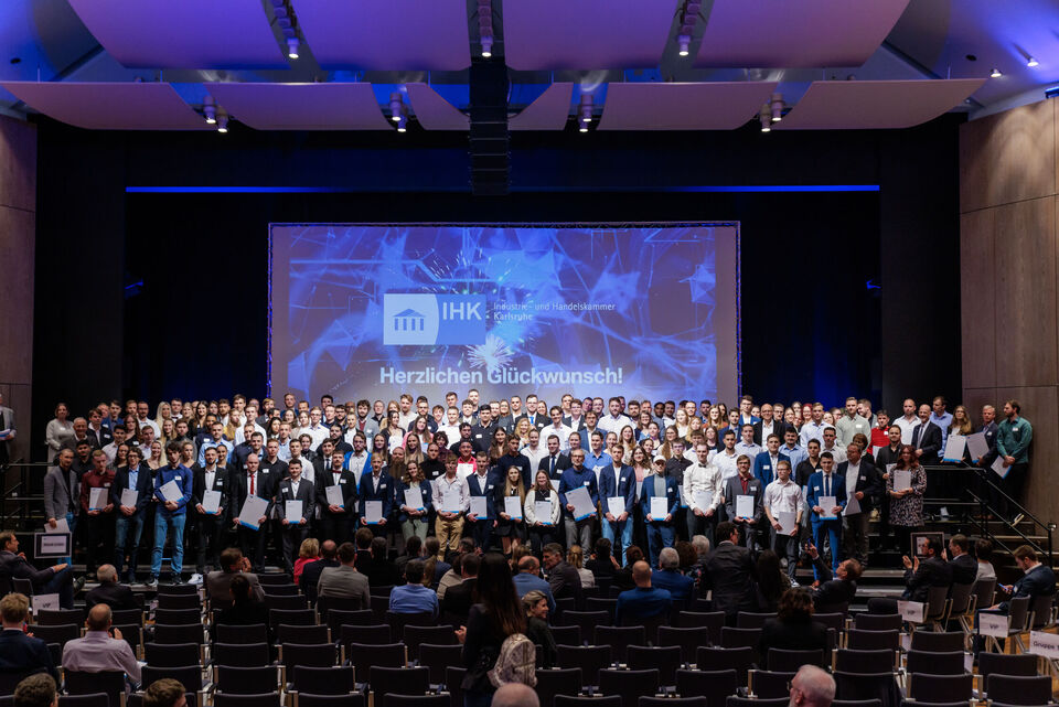 Gruppenbild der Auserwählten der IHK Bestenehrung 2023