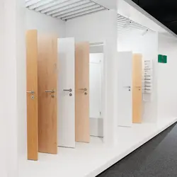 weisenburger-Bemusterungsparcours-Türen Auswahl der Türen im Bemusterungszentrum baustein