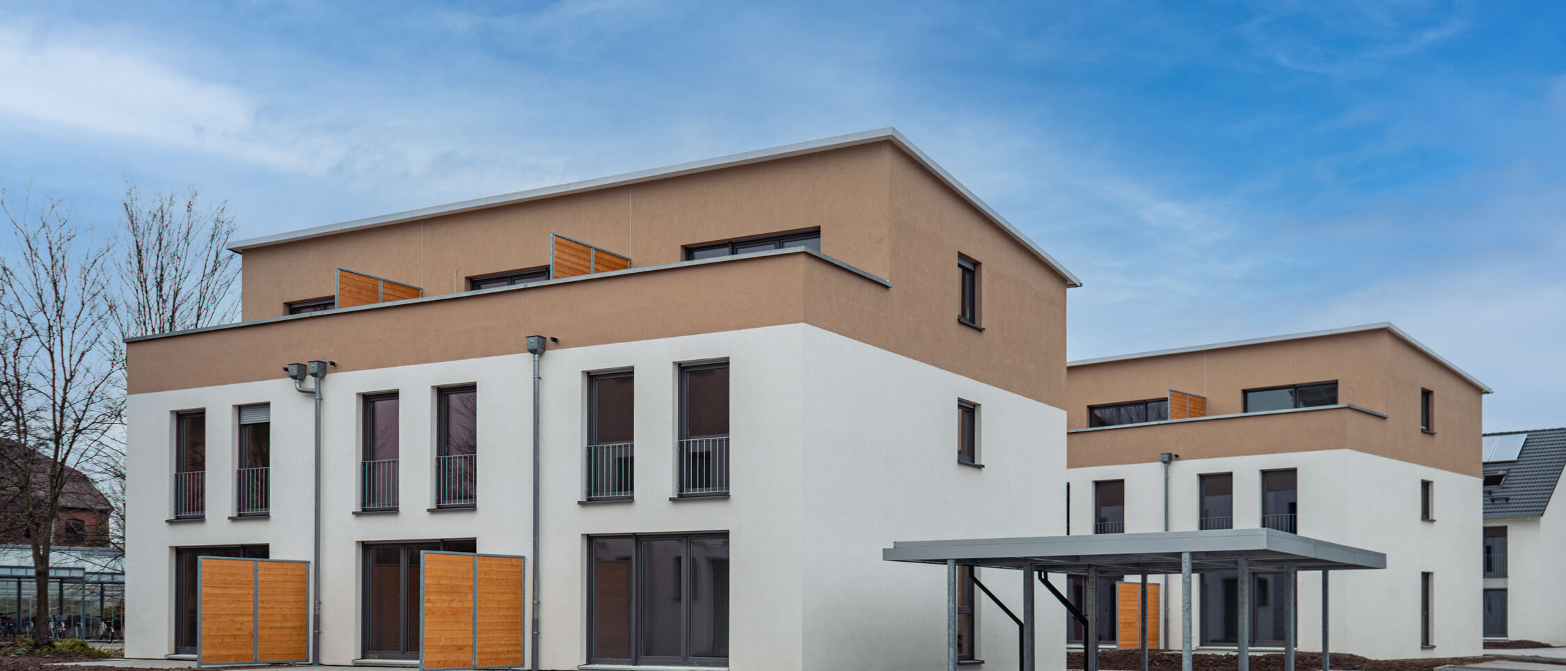 weisenburger Reihenhaeuser mit Flachdach Terrasse und Carport 