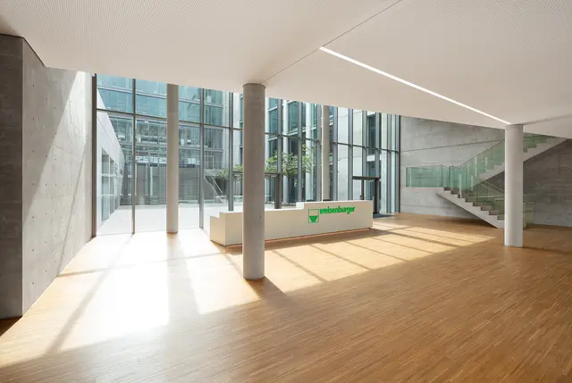 weisenburger Empfangsbereich © HGEsch weisenburger Empfangsbereich mit moderner minimalistischer Architektur und viel Licht