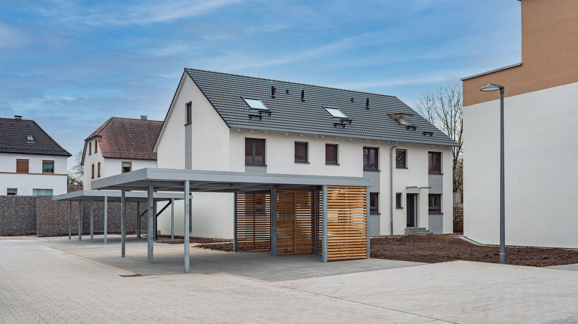 weisenburger Reihenhaeuser mit Obergeschoss, Keller und Carport 