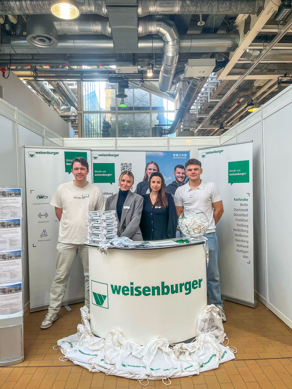 Gruppenbild von weisenburger Mitarbeitern auf der Vocatium Messe